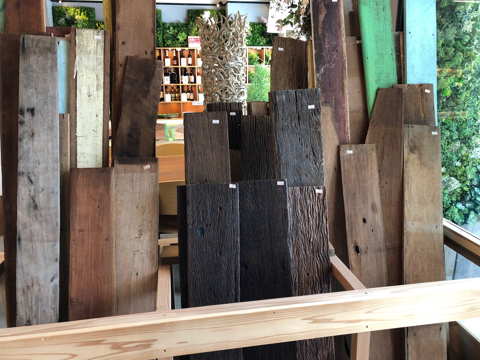 古材を使用したオリジナル木製看板 Worlddecors 古材とチーク フェイクグリーンのご提案